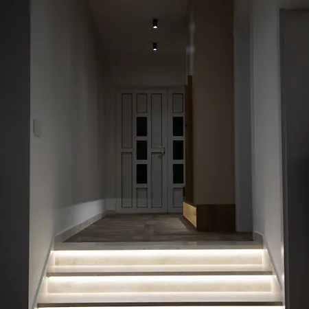 Sunny Hill 特雷比涅